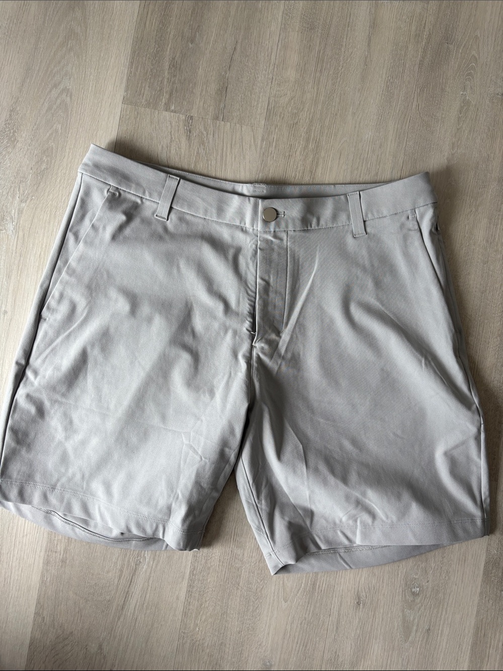 lululemon athletica Men's Light Gray Flat-Front Shorts